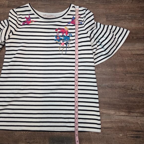 LOFT BLACK & WHITE STRIPED TOP W/EMBROIDERED FLOWERS & HUMMINGBIRDS SIZE SMALL - Picture 9 of 12